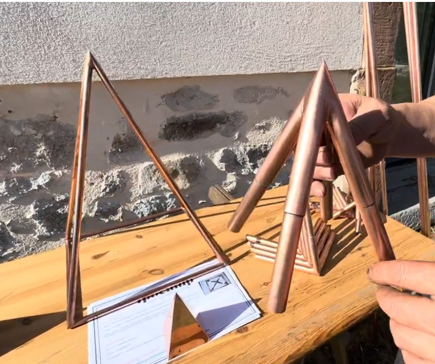 Pyramide Nubienne classique en cuivre – Proportions du nombre d’or